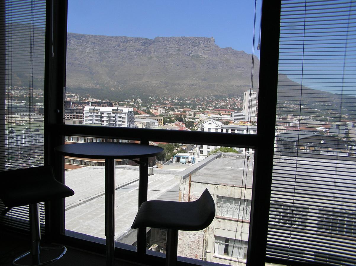 Urban Oasis At The Four Seasons Apartment Cape Town Restaurant photo